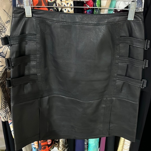 Funky BCBG black leather like skirt. Size 4 - Picture 1 of 5
